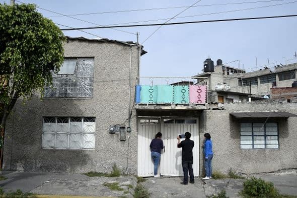 La calle Jalisco, donde está la casa, es ancha y muy transitada, cercana a una importante avenida.