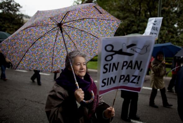 Los problemas de España se ven agravados por el alto de desempleo y las pobres perspectivas económicas, con una contracción de 1.7% PIB prevista para 2012.