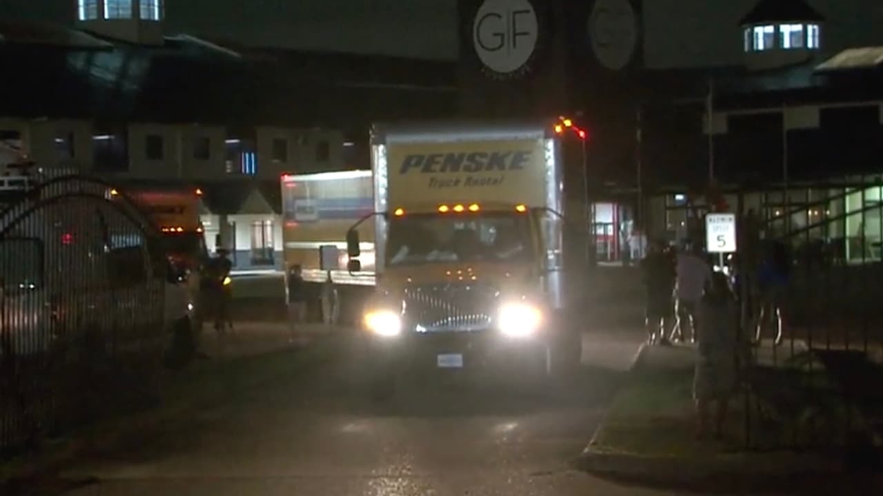 El cargamento llevo productos para el cuidado femenino, calcetines, libros, juegos, rompecabezas y actividades para familias con niños.