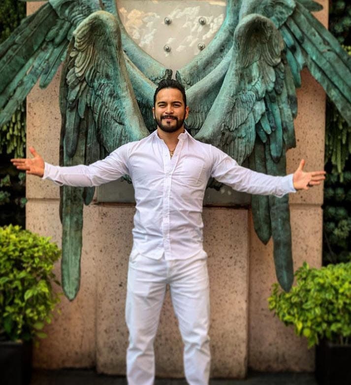 "
<b><a href="https://www.instagram.com/p/B-iJztznmMQ/" target="_blank">Los ángeles siempre están para abrazarte</a></b> en tiempos difíciles y darte la mano y protegerte", escribió el pasado 3 de abril. 
<br>