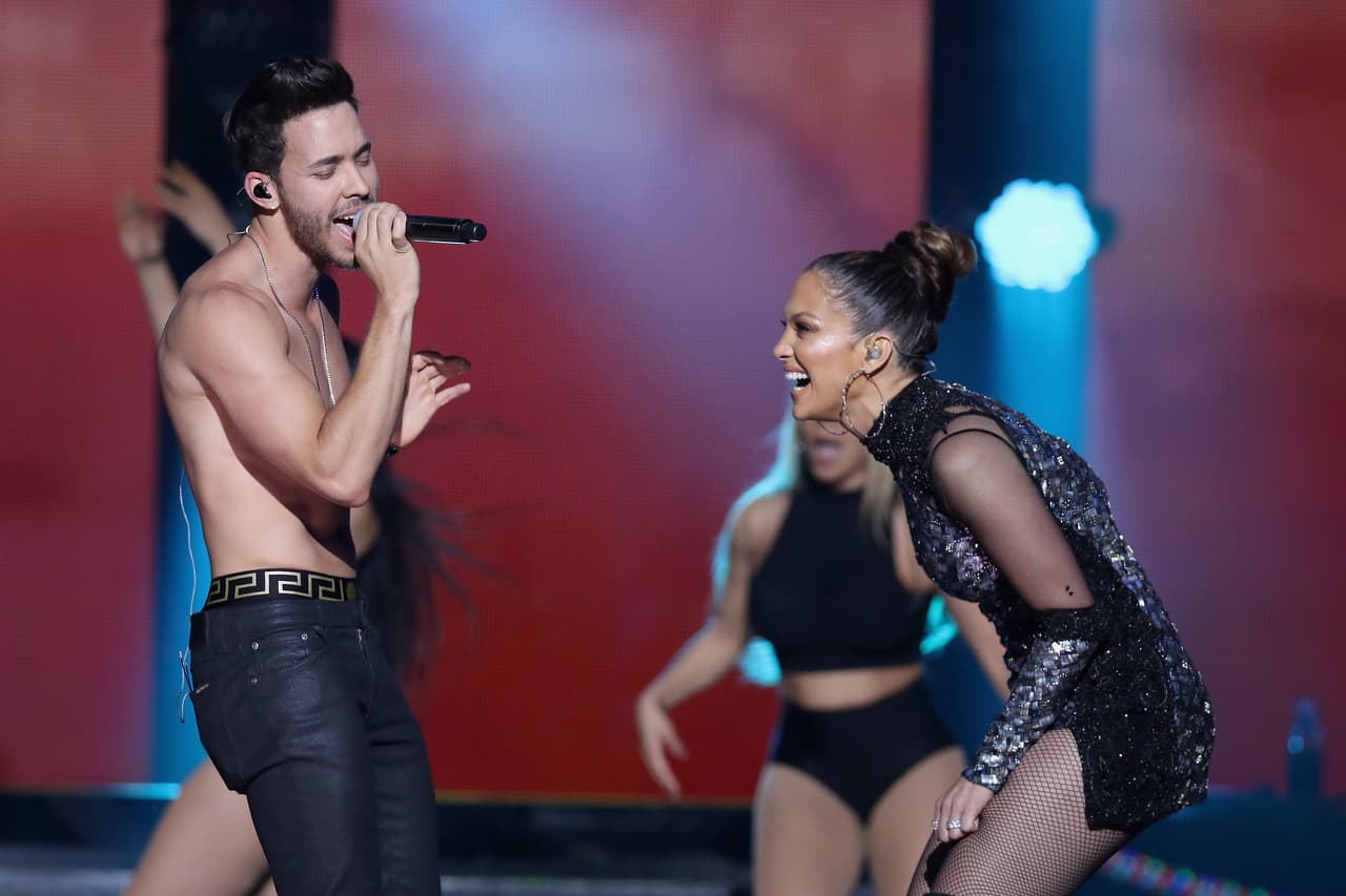 Incluso él confesó que para él fue una gran experiencia: "Cuando me dijeron que cantaría junto a Jennifer Lopez no lo podía creer, ella es una mujer y artista increíbles", indicó el músico en una entrevista reciente.