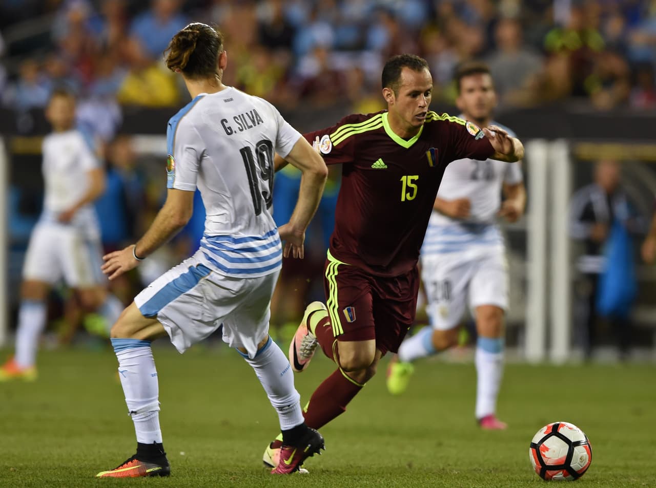 El 'Lobito' fue un jugador completo, siendo el jugador por el que no dejaba de pasar el balón en zona de creación y apenas perdía la pelota el cuadro venezolano mostraba el sacrificio que caracterizó su selección.