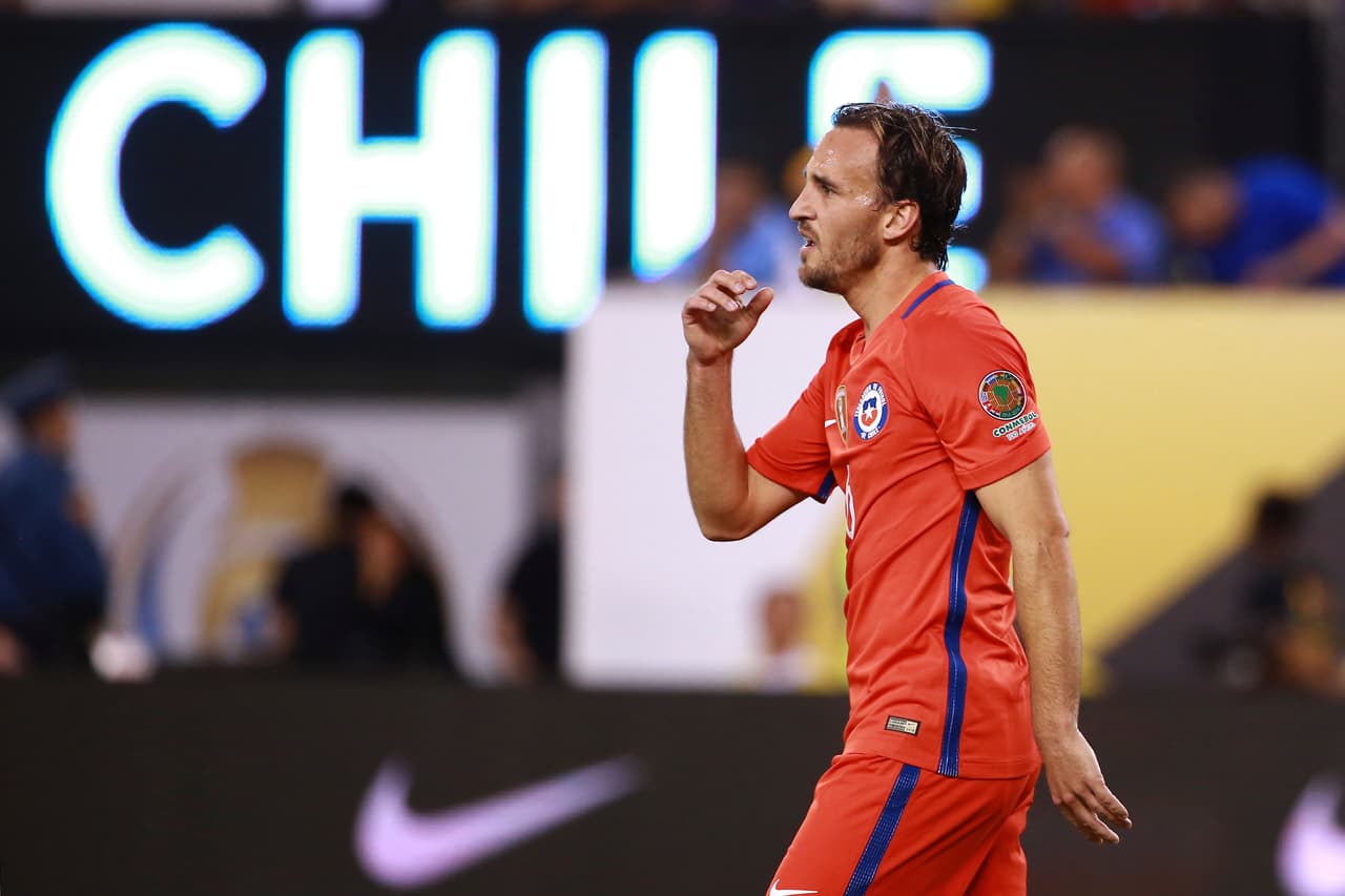 El polivalente José Pedro Fuenzalida es un experimentado talento que ha forjado su carrera casi en su totalidad en la Liga chilena (con breve paso por Boca Juniors) y a sus 31 años alcanzó su madurez futbolística en favor del bicampeón de América.