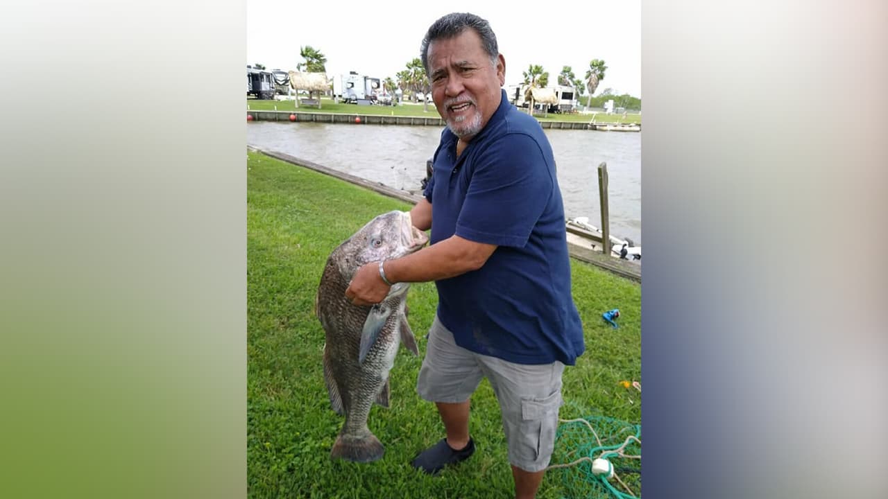 “Un día estaba en la pesca y cuando desperté me contaron que me habían puesto en un respirador artificial, mi hija me llevó a urgencias porque no podía respirar”, dijo a Univision 45 el hispano.