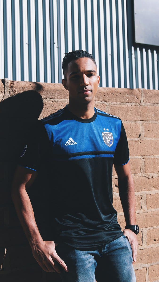 ¿Camiseta o prenda casual? El límite es cada vez más difuso. (San Jose Earthquakes)