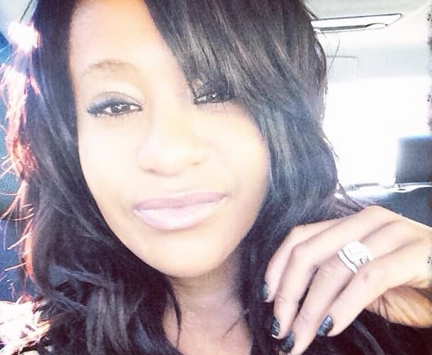 Hace unos días TMZ reportó que alguien había tomado una foto de la joven descansando en su ataúd, y que esta ya había sido vendida a un medio de comunicación.