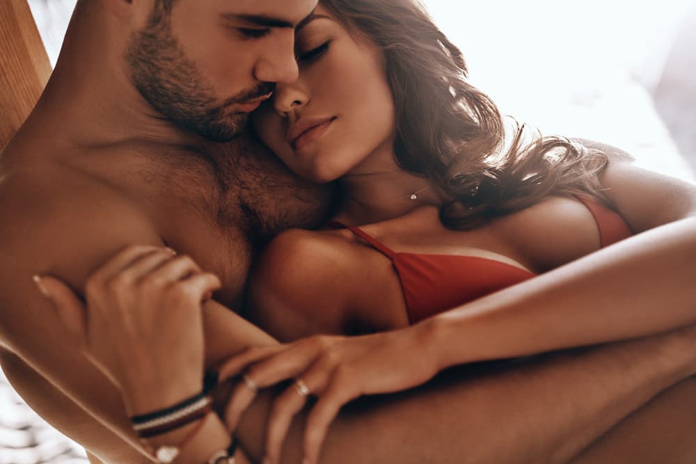 <b>Aries</b>
<br>
<b>Región que debes explorar: La parte anterior y posterior de la cabeza. </b>
<br>El signo ariano, del elemento fuego, regido por el planeta Marte, y que tiene como símbolo el carnero, se considera la “cabeza” de todo el cuerpo zodiacal. Inclusive, cuando un ariano se irrita o encoleriza decimos que está “rojo como un tomate”, siendo ese también su color zodiacal.