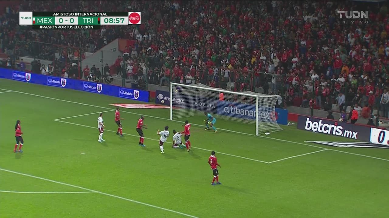 ¡Macías falla increíble! Le pusieron un bombón que no pudo definir