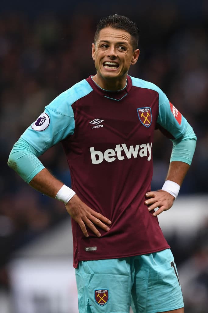 Javier Hernández recibió noticias de Pellegrini, quien le confirmó que lo considera muy importante en este proyecto, que ahora tiene una nómina para dar la pelea de cosas importantes en Inglaterra.