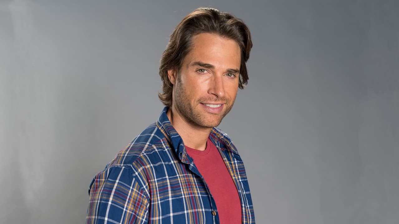Sebastián Rulli es Santiago García