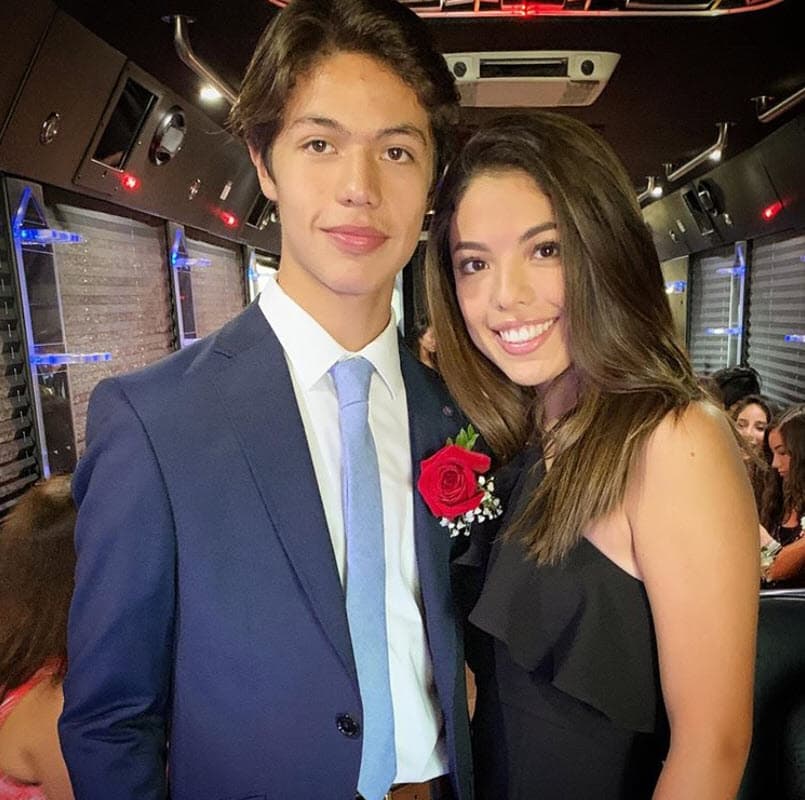 Gustavo Ángel ya tiene 17 años de edad y es el gran orgullo de su mamá.