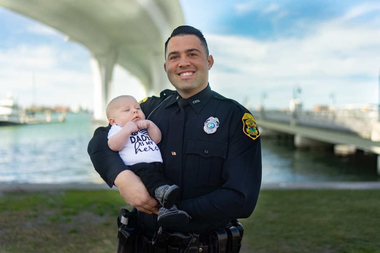 Nueve de los treces oficiales pudieron reunirse para inmortalizar el momento en una sola foto.