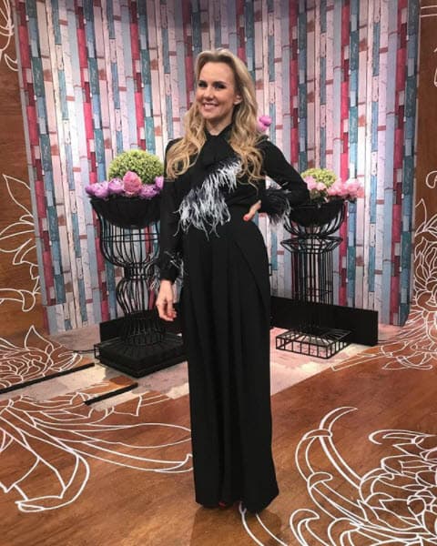 Vieth siguió construyendo su carrera en el mundo de las telenovelas, pero también ha logrado posicionarse en los escenarios teatrales mexicanos.