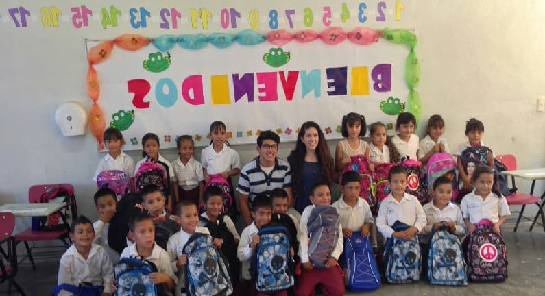 Jóvenes de AZ por la educación de niños mexicanos