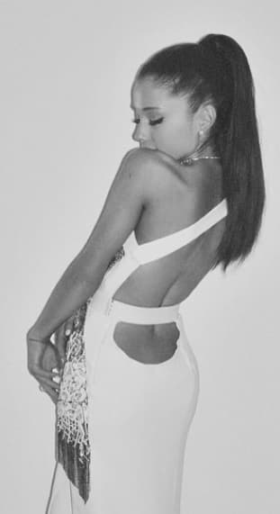 Ariana Grande también ha presumido sus 'belfies' en la red.