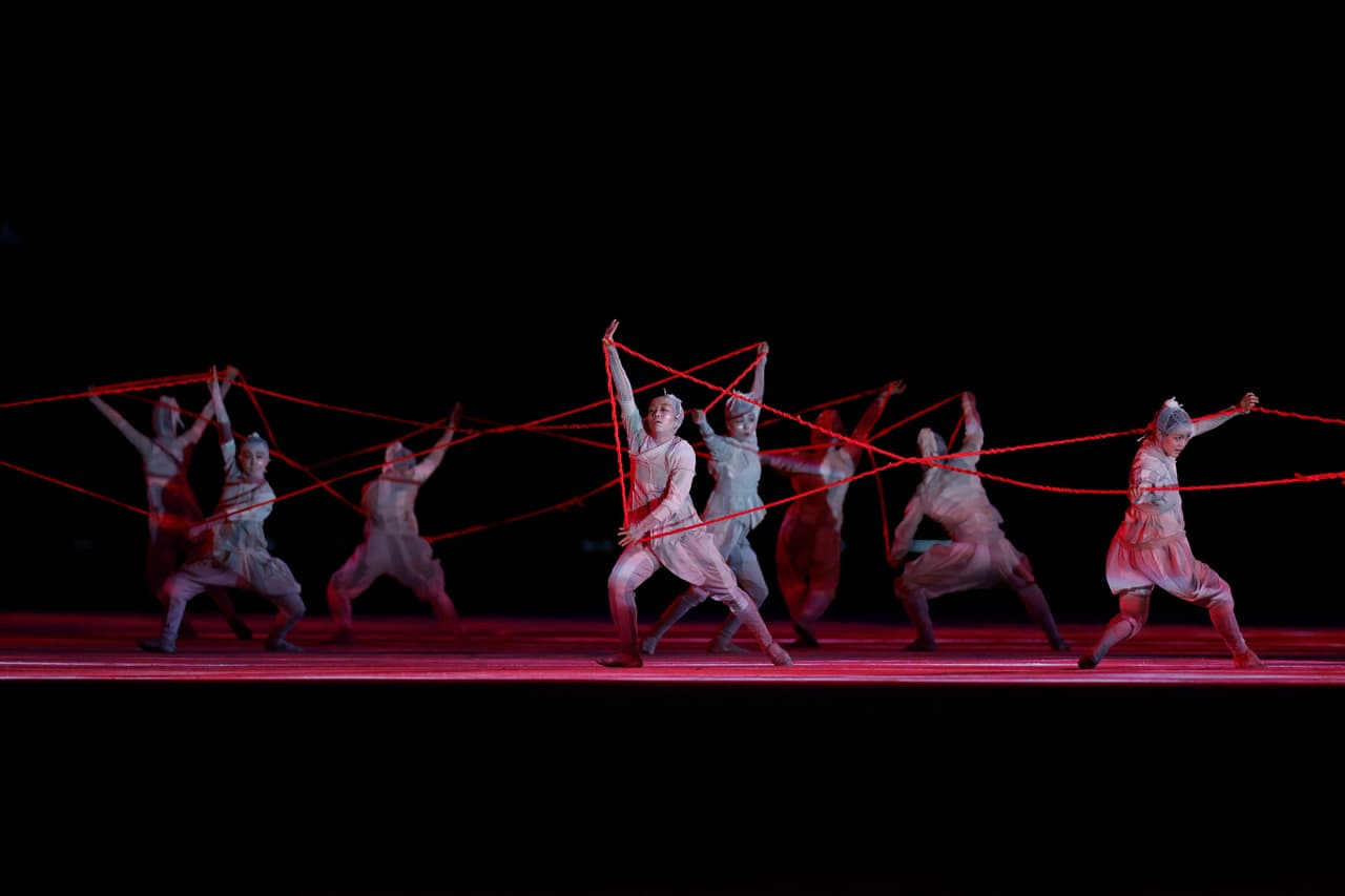 Diversas figuras se presentaron en los primeros minutos de la 'puesta en escena' que significó el inicio de la ceremonia inaugural.