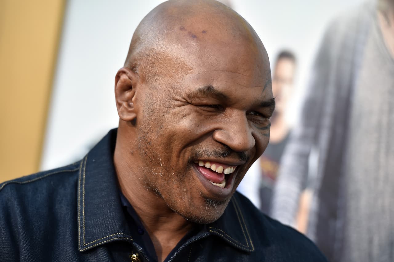 El boxeador Mike Tyson fue acusado de violación a comienzos de los 90's y luego en el 2007 su exesposa hizo lo mismo. Por ese problemón la marca de gaseosas Pepsi dejó de patrocinarlo.