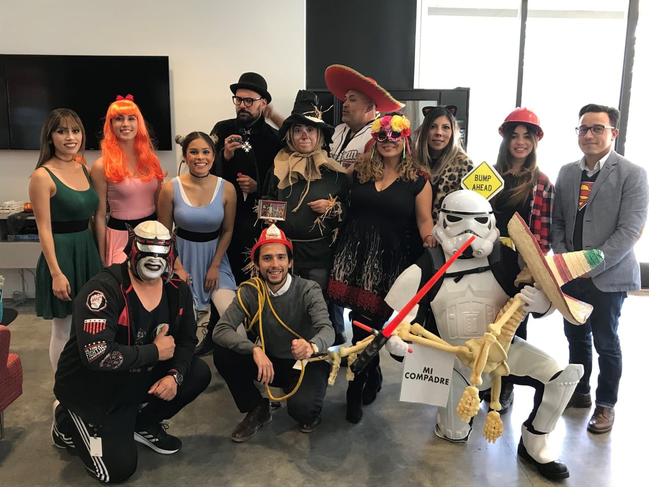 Los empleados de Univision Área de la Bahía participaron en un concurso de disfraces realizado en la estación con motivo de la celebración de Halloween.
