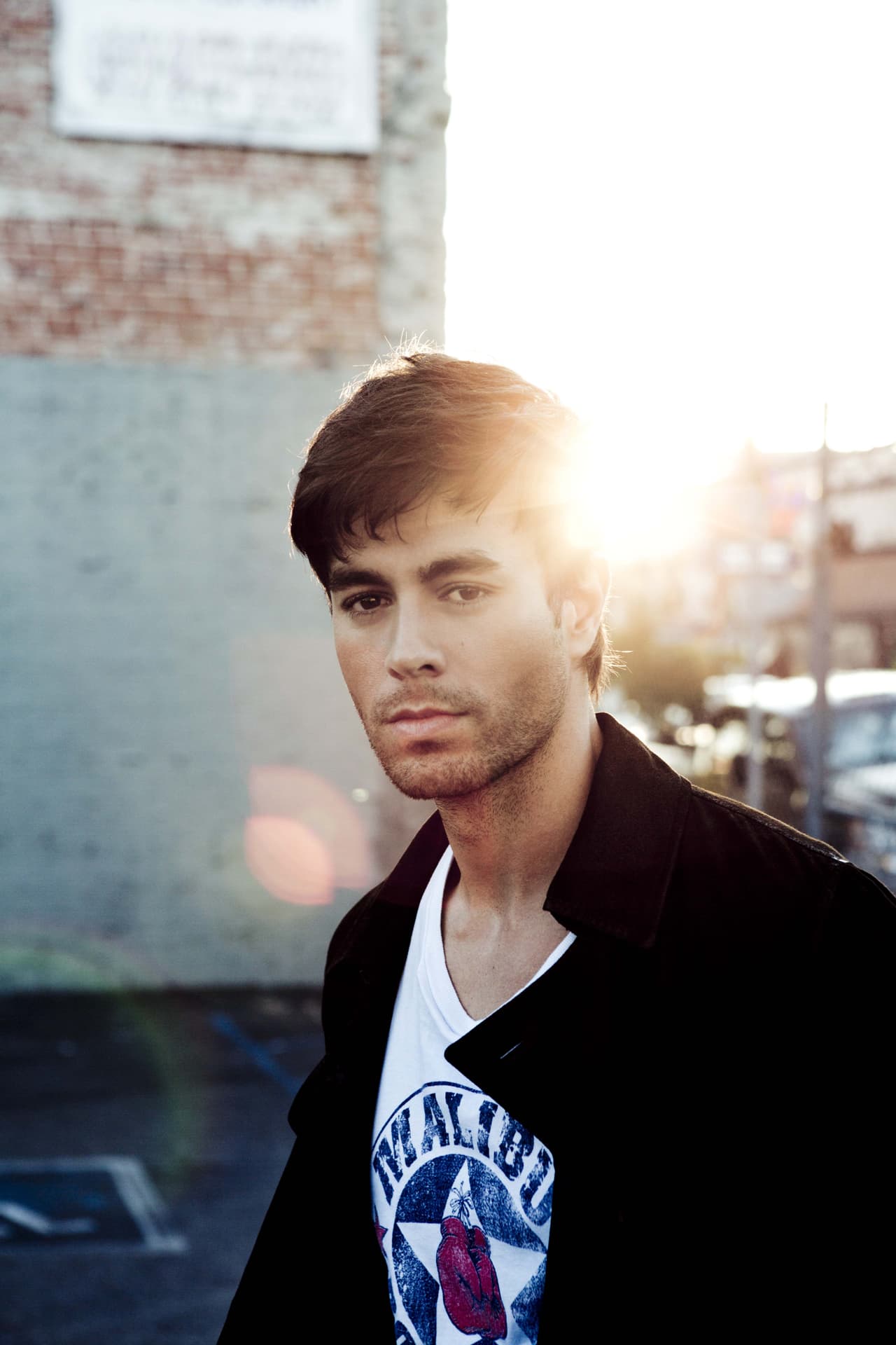 14. Enrique Iglesias es perfeccionista, pero curiosamente también desorganizado e impuntual.