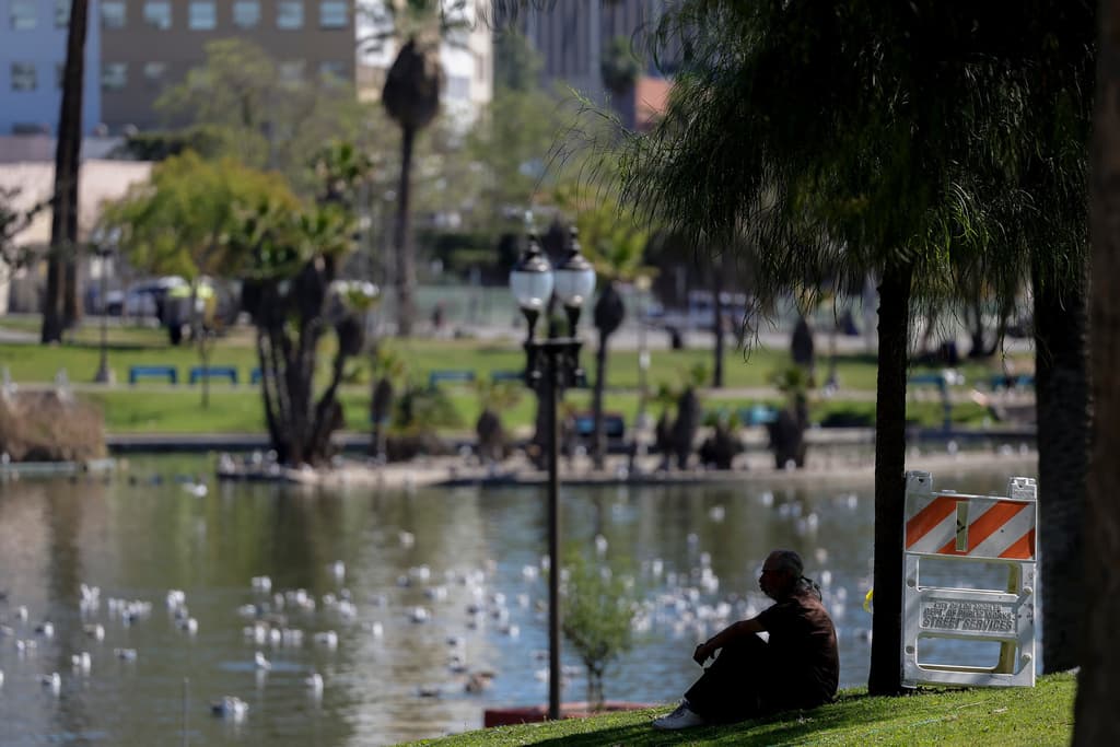 Las autoridades recordaron a los adultos estar pendientes a que los niños se mantengan hidratados y tomen descansos cuando estén realizando actividades al aire libre.