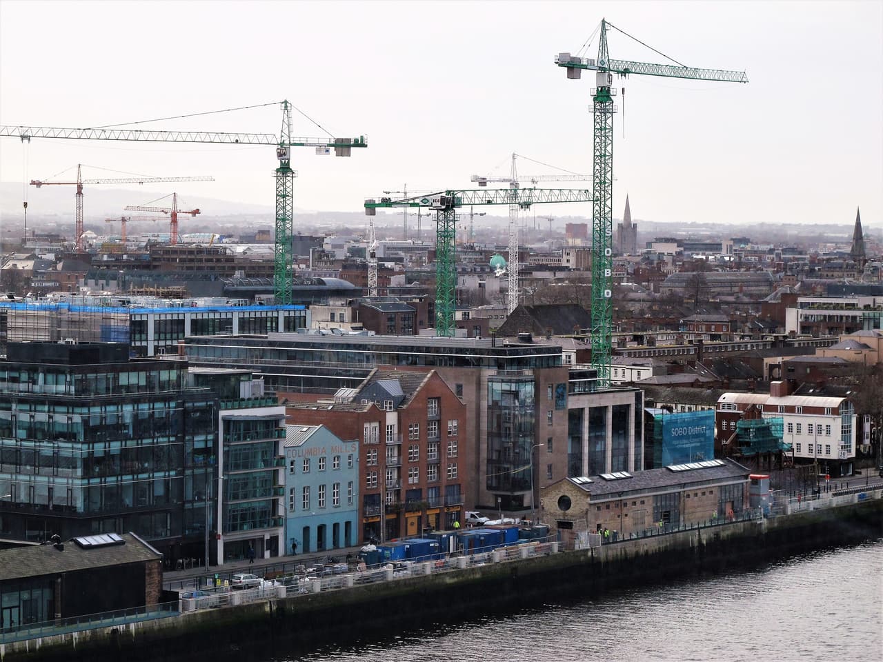 <b>Dublín</b> se ubica en el sexto puesto del ranking mundial con 91.3 puntos generales. La ciudad obtuvo 81.7 puntos en ciencias económicas, 72.5 en capital humano y 81.8 en calidad de vida. En medio ambiente registró 00.9 puntos y en gobernanza alcanzó 90.8.