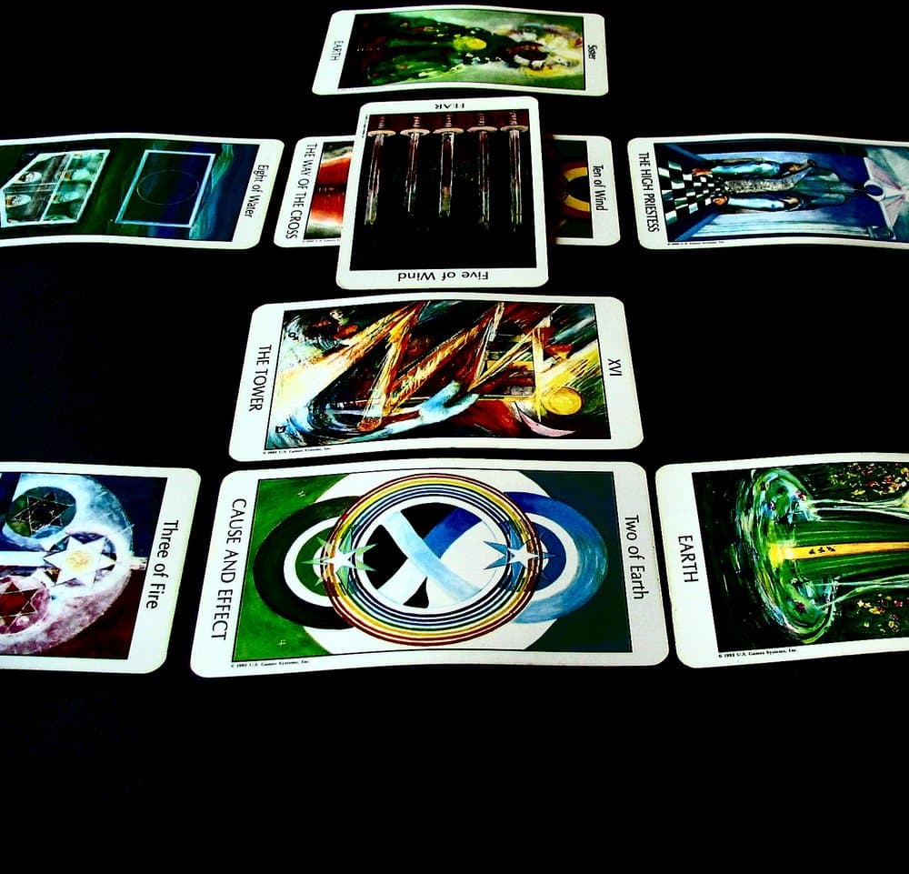 La penúltima carta, la novena, son las esperanzas y temores de la persona. Muestra sus emociones ocultas, sus deseos, ansiedades, pensamientos sobre lo que vive y siente que se avecina.