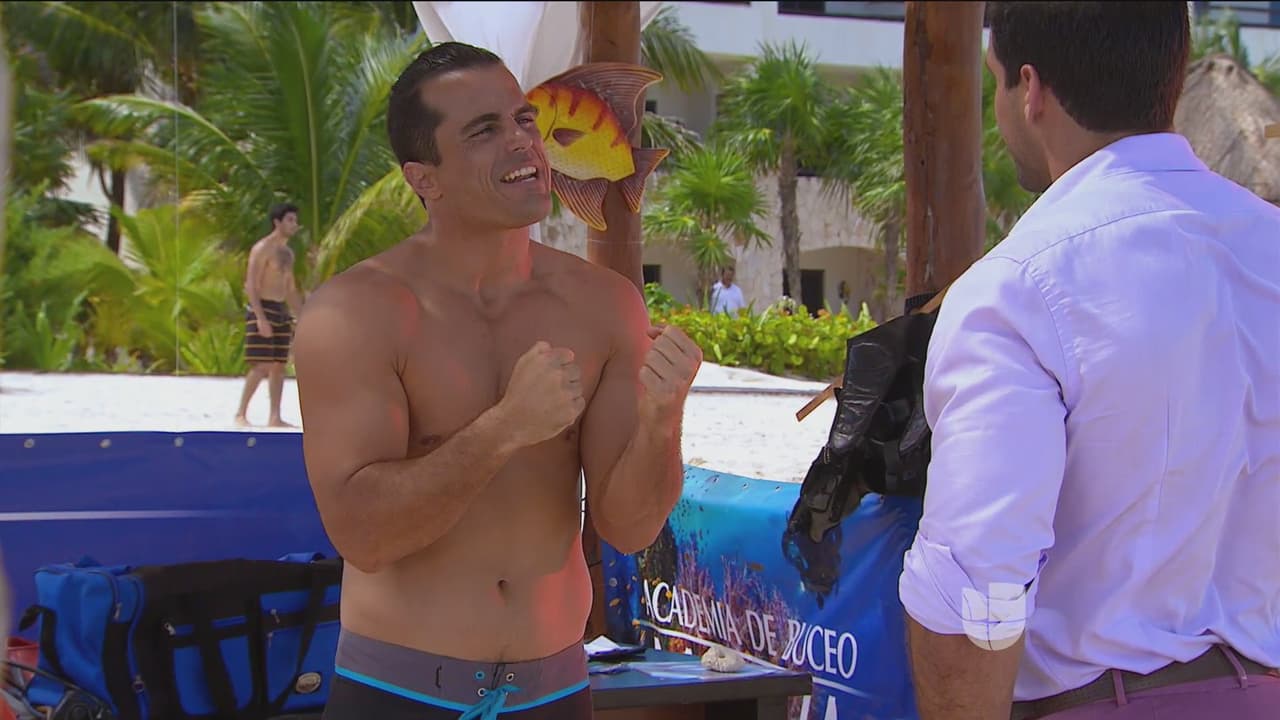 Cumplió su sueño de ser buzo, por eso en su complejo hotelero da clases a los turistas.