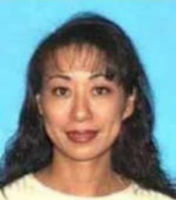 <h3 class="cms-H3-H3">Reiko Nakata Greenberg-Collins </h3>
<br>
<br>
<br>La agencia acusa a esta mujer japonesa de 56 años de 
<a href="https://www.fbi.gov/wanted/parental-kidnappings/reiko-nakata-greenberg-collins" target="_blank">secuestrar a su hijo de seis</a>, Keisuke Christian Collins para llevárselo a Japón. 
<br>
<br>En el momento del suceso -junio de 2008- Greenberg-Collins estaba en medio de una disputa por la custodia del menor con el padre del niño. 
<br>
<br>En agosto de aquel año se emitió una orden de secuestro de menores y dos meses después se estableció otra federal para su arresto, luego de que la mujer fuera acusada de huida ilegal para evitar el enjuiciamiento. 
<br>