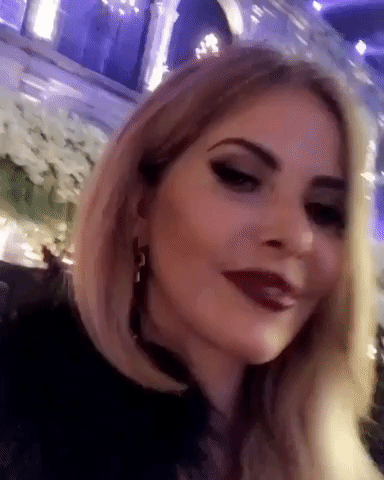 La cantante confirmó que uno de los grupos que amenizaron la velada fue 'Los Ángeles Azules', además del grupo 'Río Roma', de acuerdo con el diario 'El Heraldo de México'.