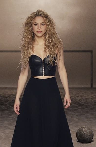 ‘Shaki’ se veía preciosa, pero en su vestuario se notaba algo raro… Nada ceñido, muy suelto y se le veía algo abultado. ¿Un bebé? La prensa internacional comenzó a esparcir el rumor.