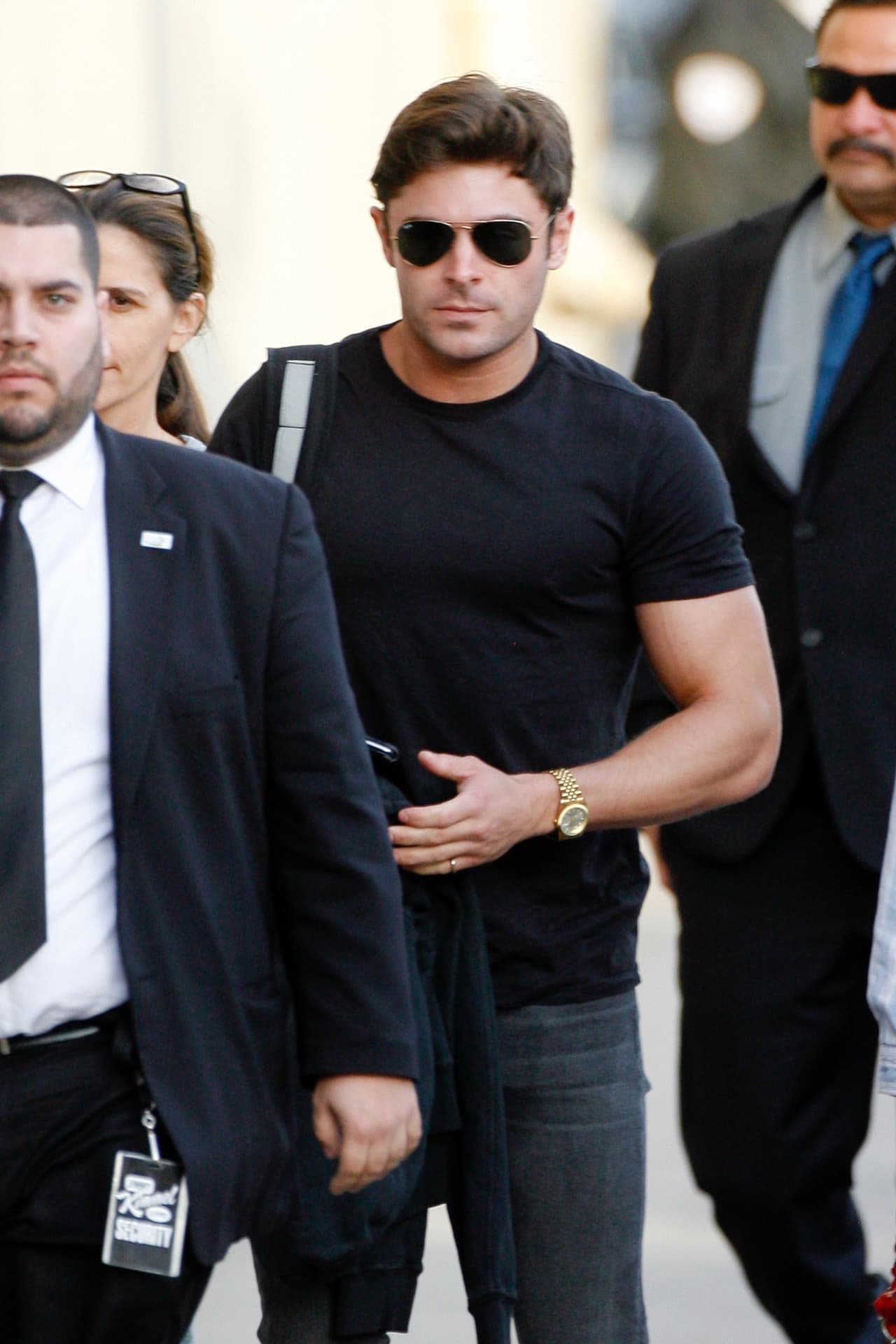 La novia de Zac Efron si que nos sorprendió con tremendo outfit.