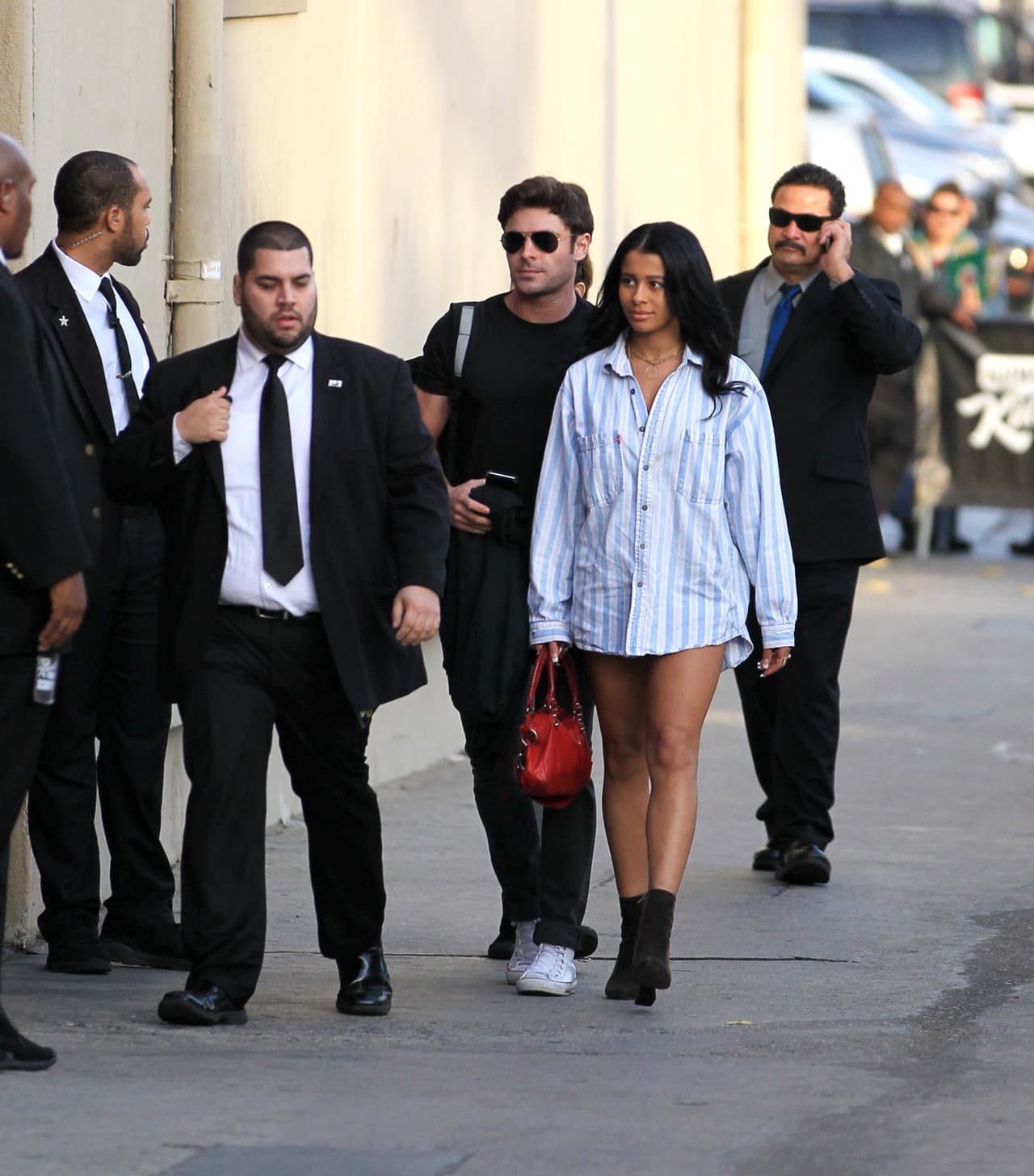 La estilista de profesión lució tremendo piernon.