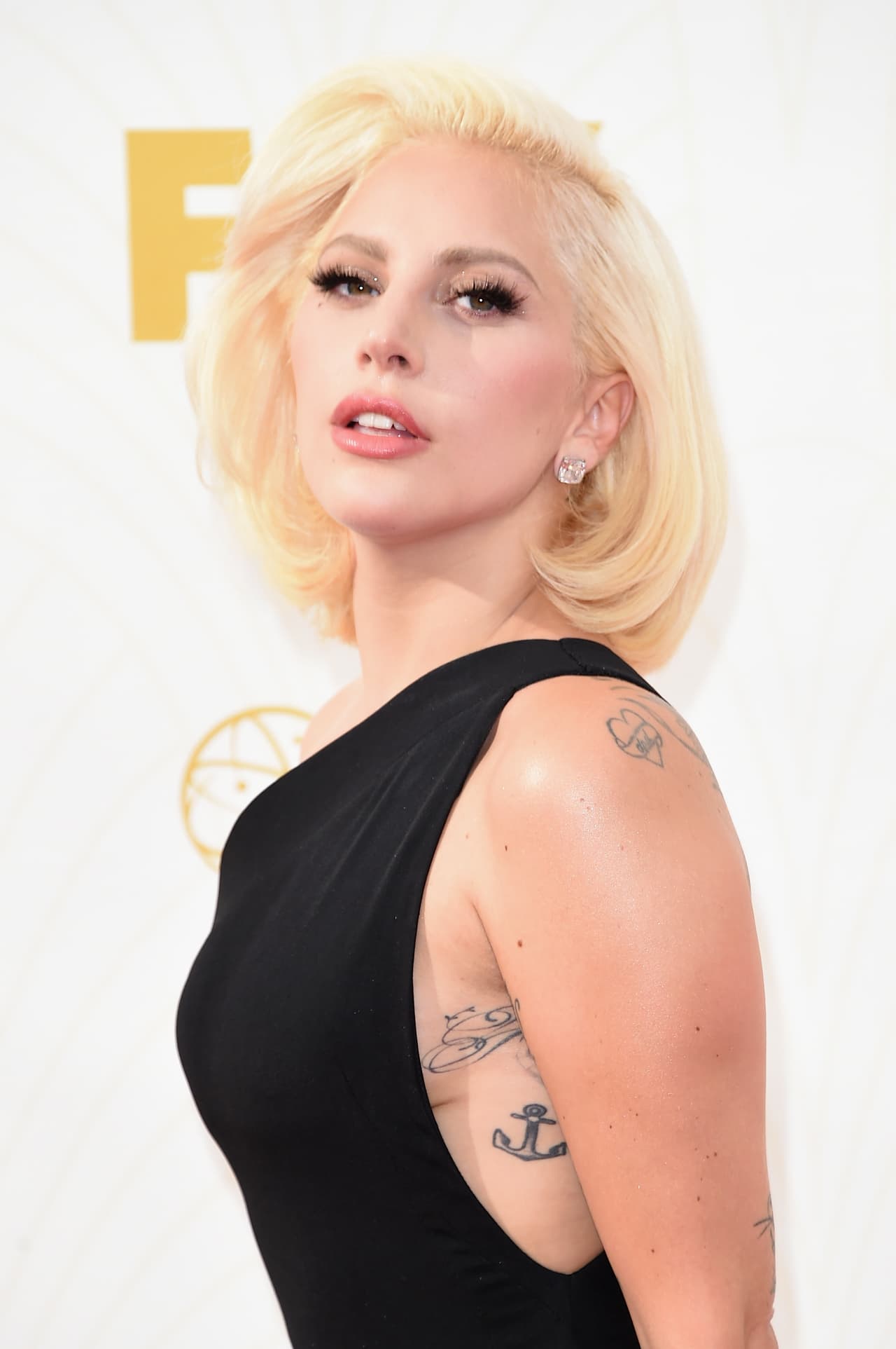 Pero ya en términos más íntimos, la cantante también declaró haber perdido su virginidad a los 17 años y no sólo eso sino que fue terribleeee.