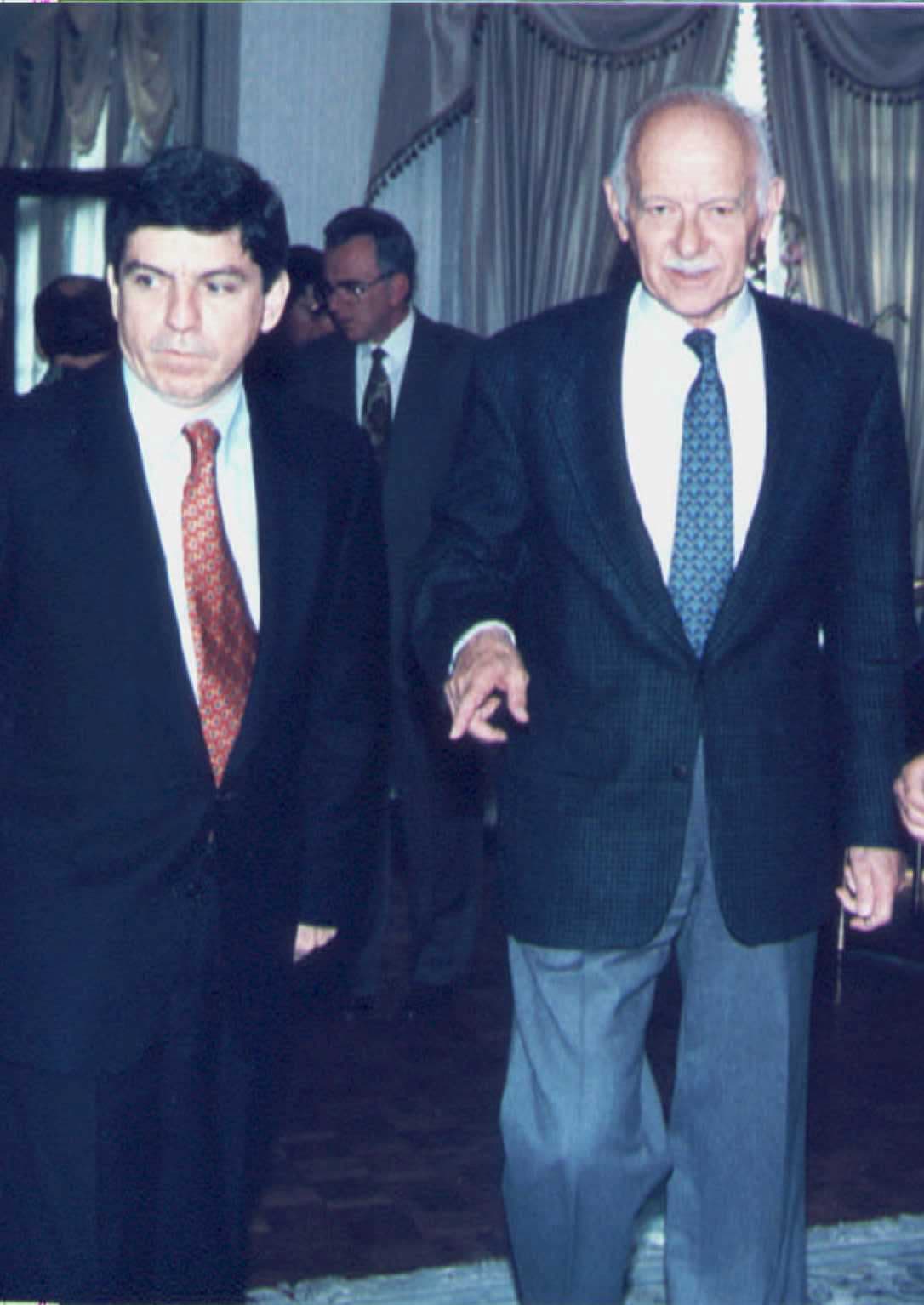 Este grupo de operaciones especiales de la Policía de Colombia, fue creado por el presidente César Gaviria con el propósito específico de capturar muerto o con vida a Pablo Escobar.