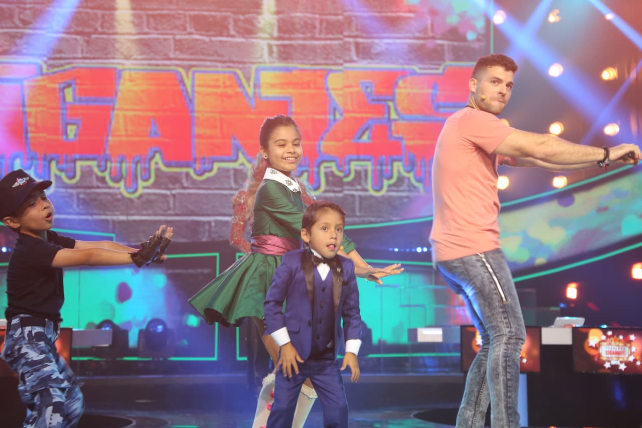 Adrián Di Monte sacó sus mejores pasaos y demostró que domina el movimiento de cadera.