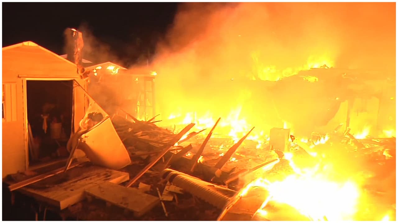 Voraz incendio en casa de Miami Gardens: vecinos dicen que se escucharon varias explosiones