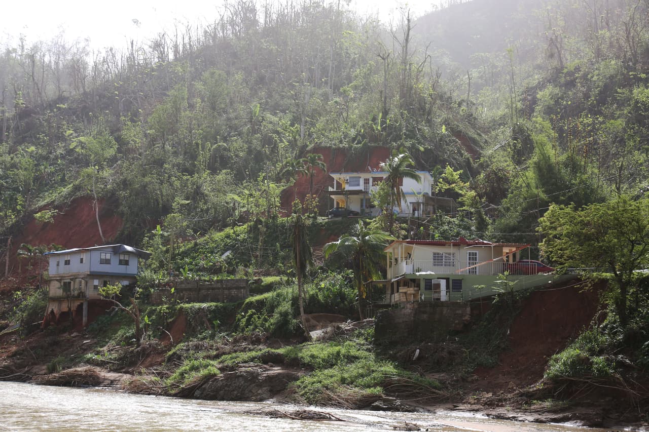 19 DE OCTUBRE 2017, UTUADO, SECTOR NUEVO LONDRES, UNA DE LAS AREA DEONDE ENTRO EL AGUA DEL RIO VIVI HASTA 5 PIES EN LAS CASAS, EN LA FOTO INCOMUNICADO LOS RESIDENTE DE RIO ABAJO