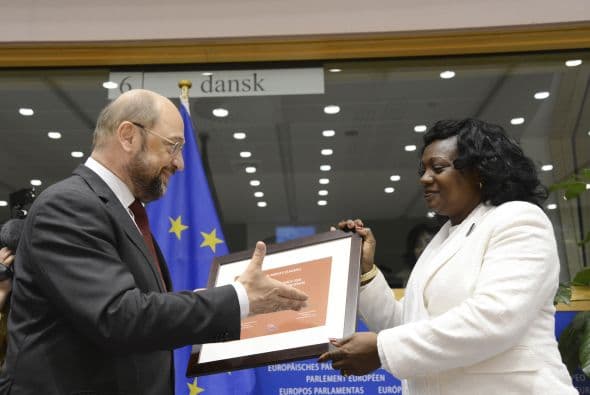 "En nosotros confiamos, pero con ustedes contamos. Cuba será libre y democrática", aseguró Labrada, quien dijo que las Damas de Blanco traen a Bruselas las voces de todas las mujeres y hombres de todas las razas y opiniones políticas y de todos los que siguen "encarcelados por pensar diferente al Gobierno".