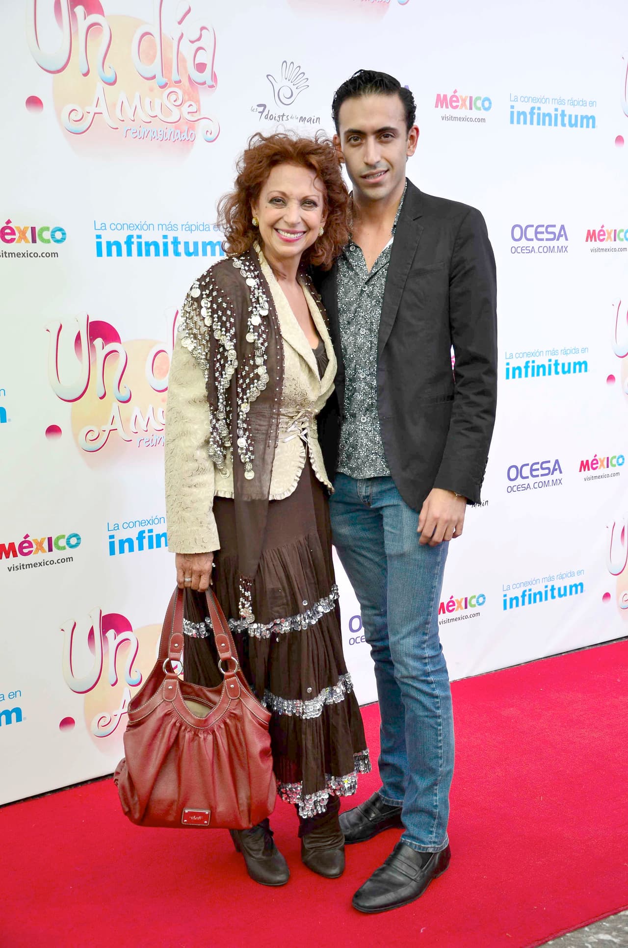 Agregó que "hay mucho dolor en México por esta falta de justicia, 
<b>hacen lo que quieren y se burlan de las víctimas</b>. Perder a un hijo no es fácil y menos asesinado, esto para mí es un constante dolor", dijo Elizabeth tras exigir justicia.
<br>