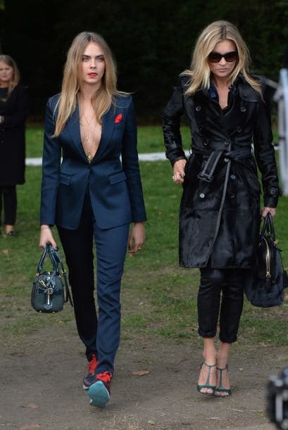 Evita crear un efecto más rudo en la ceja aplicando en esta zona un tono muy similar al vello que ahí se encuentra.