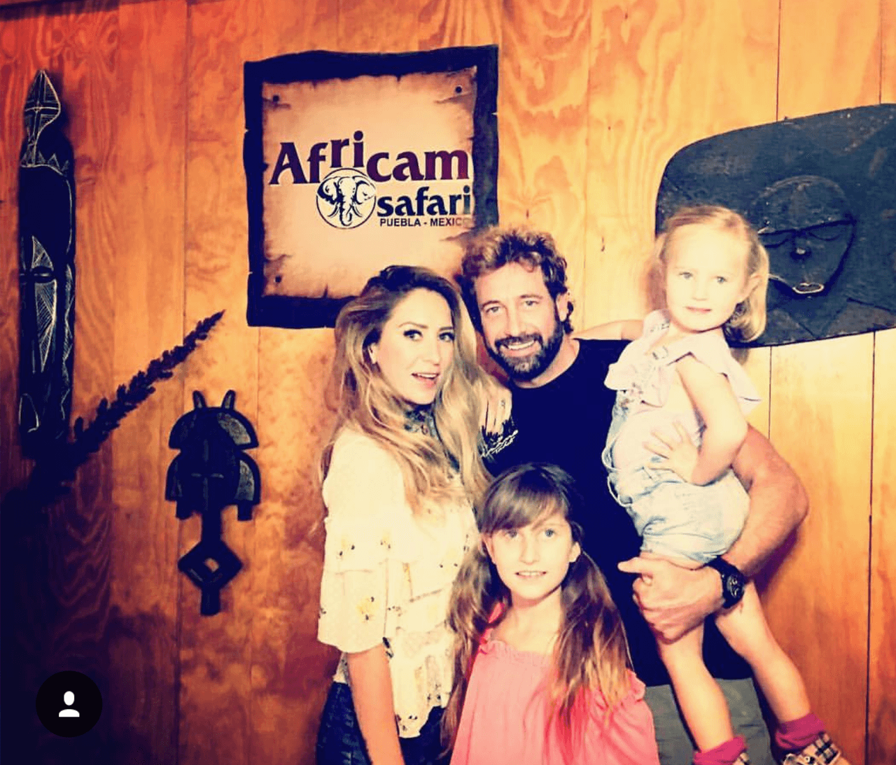 En la foto que compartieron del último Día del Padre que pasaron juntos todavía veíamos a una pareja que se mostraba enamoraday feliz.