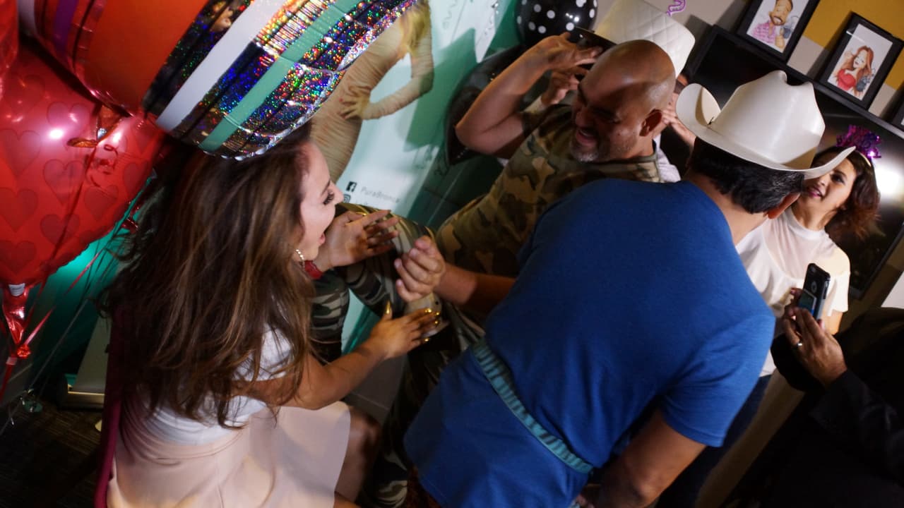 La Bronca cumplió años y se armó una fiesta en la cabina del Free-guey show.