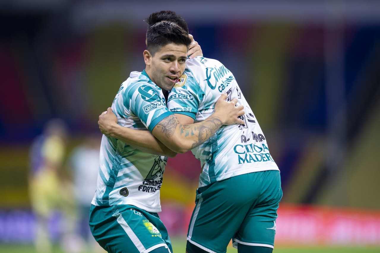 Víctor Dávila (1’) marcó a segundos de haber iniciado el cotejo, pero la ventaja no duró; Henry Martín hizo el empate a los 6’. Al 58’ Aguilera falló desde los once pasos. En sus siguientes compromisos, América visitará al Guadalajara en duelo de la J11 y León hará lo propio con el Monterrey, en duelo pendiente de la J3.