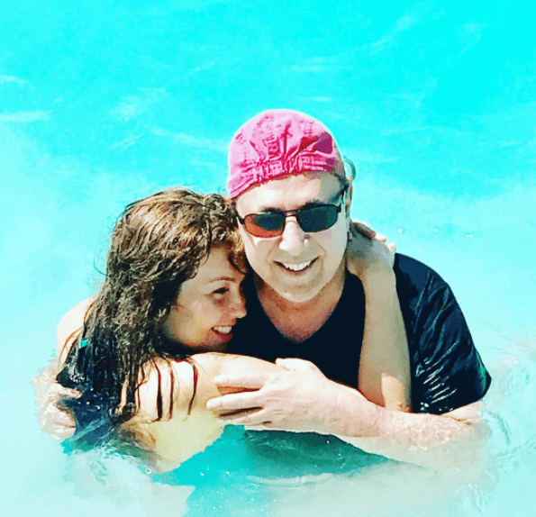 <b>A veces, algún astuto paparazzo los capta en esos románticos momentos, </b>pero con más frecuencia son ellos mismos quienes los comparten en sus respectivas redes sociales.