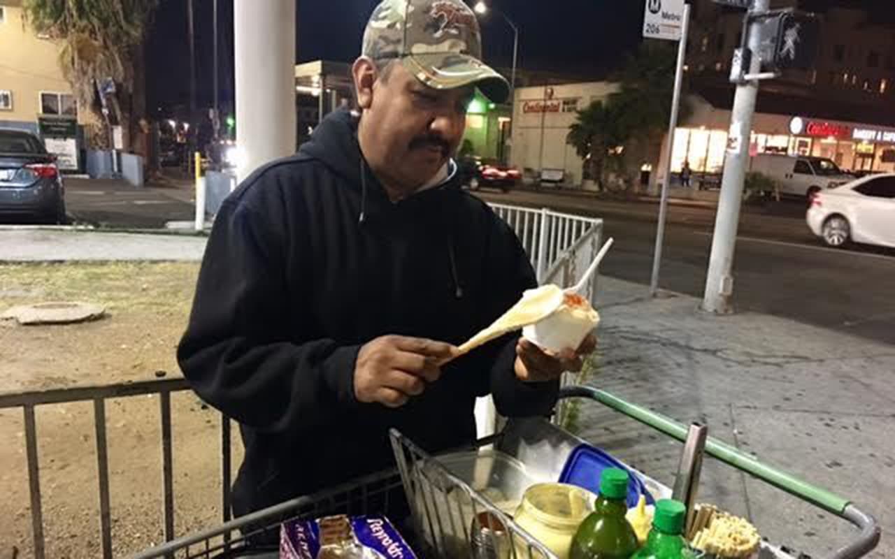 Un mexicano se vuelve el vendedor de elotes más famoso de Los Ángeles gracias a Yelp  
