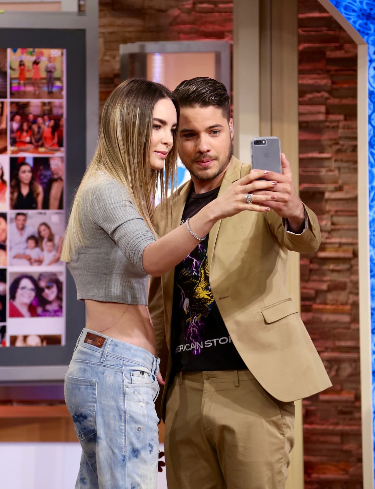 También se divirtió tomándose 'selfies' con William Valdes.