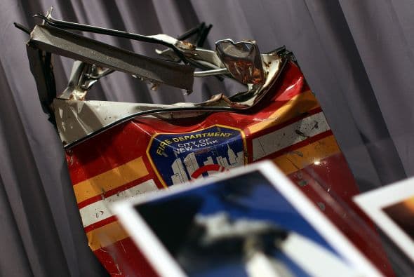 Los atentados del 11 de septiembre de 2001 fueron una serie de atentados terroristas suicidas cometidos aquel día en Estados Unidos por miembros de la red yihadista Al Qaeda mediante el secuestro de aviones de línea para ser impactados contra varios objetivos.