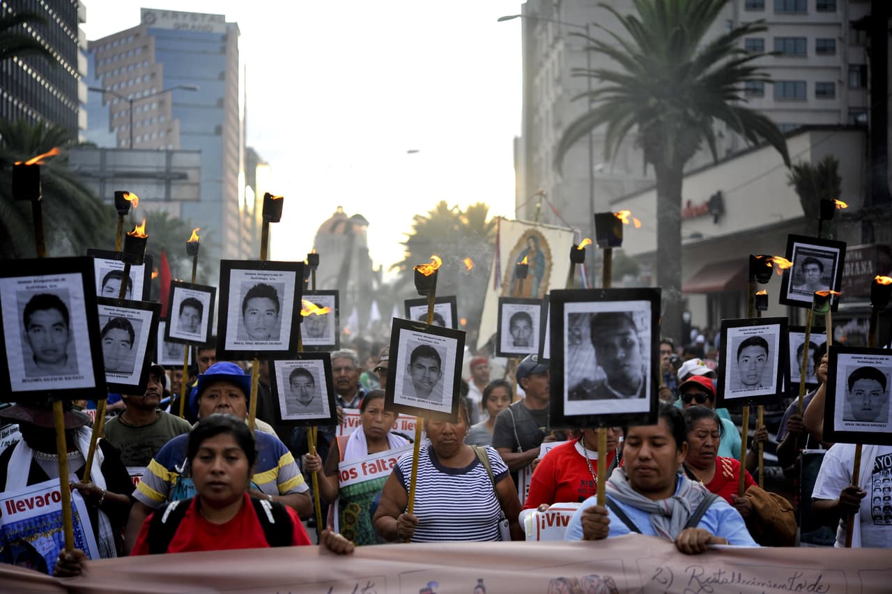 Padres de los 43 de Ayotzinapa endurecen su posición para exigir respuestas