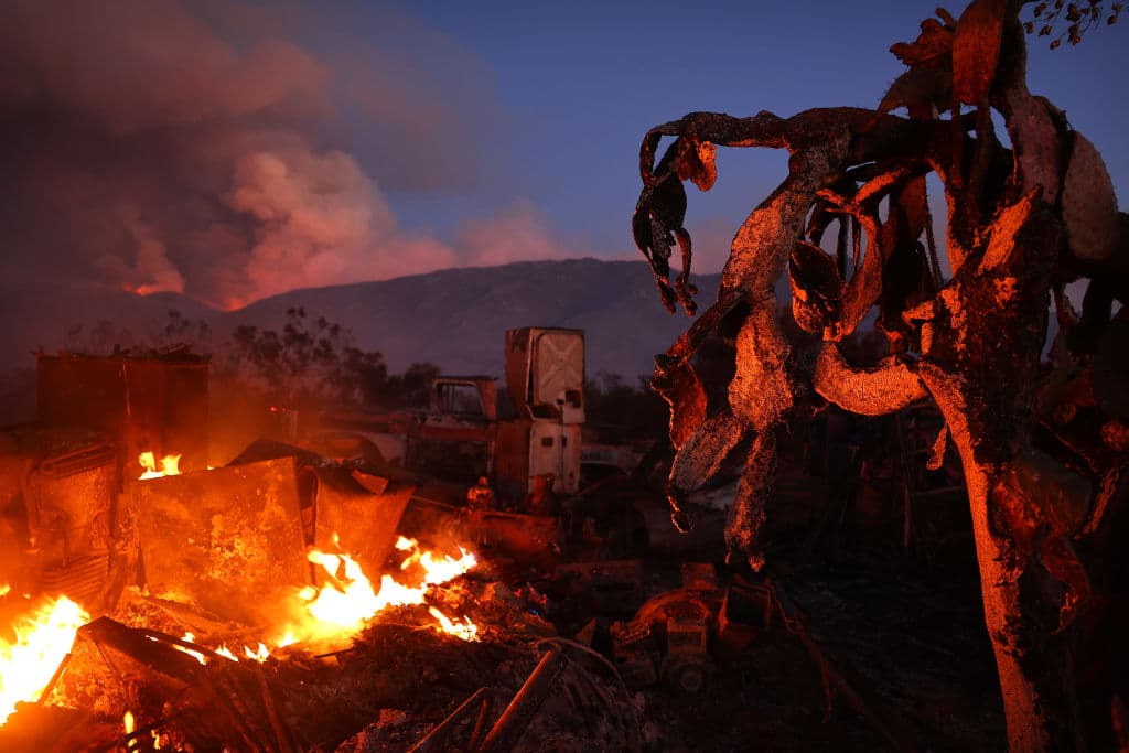 A las 12:28 p.m. del lunes 29 de julio, se reportó un incendio entre Tule Valley Road y el bulevar Richard Nixon, en
<b>Aguanga</b>, pueblo al este de Temécula, en el
<b>condado de Riverside</b>. Dos días más tarde,
<b><a href="https://www.univision.com/local/los-angeles-kmex/incendio-forestal-los-angeles-areas-alerta" target="_blank">más de 250 bomberos batallan contra sus llamas</a></b>, en la frontera con
<b>el condado de San Diego</b>.