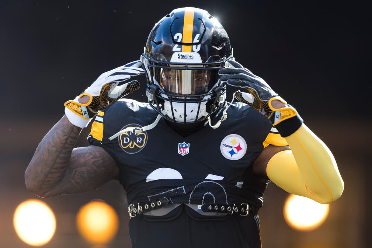 Le'Veon Bell no se ha presentado a las instalaciones de los Steelers, inconforme con una nueva etiqueta de jugador franquicia.